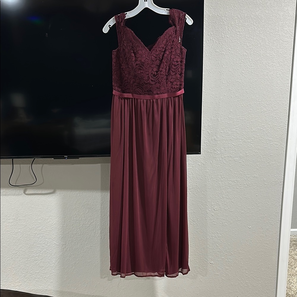 David's Bridal Red Sleeveless Sweetheart Gown for Wedding Guest